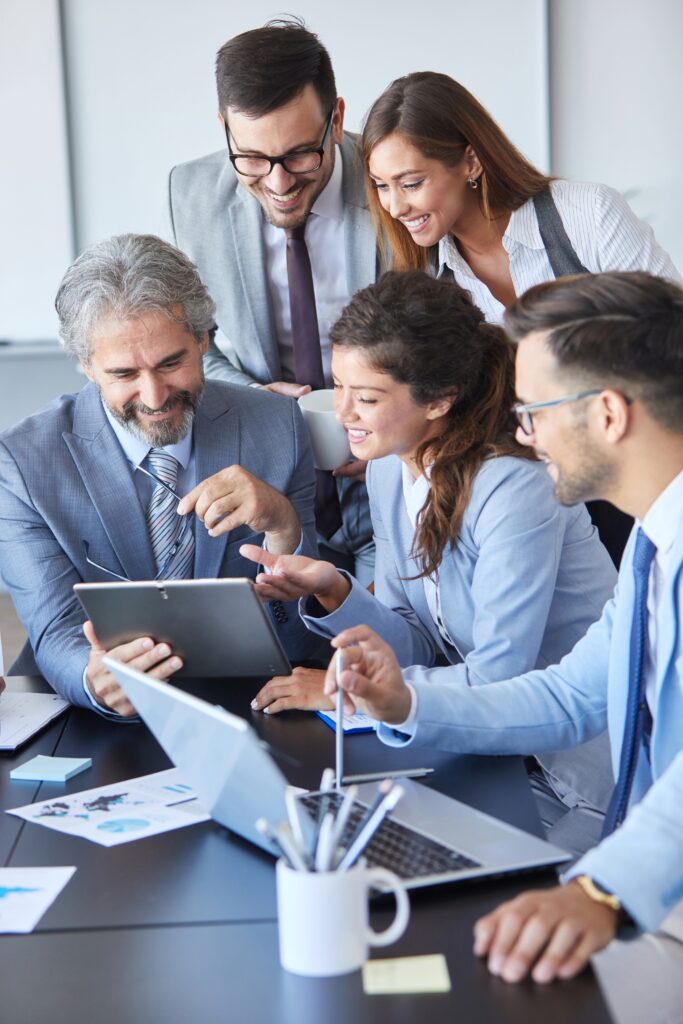 equipo de trabajo de gestión de calidad feliz